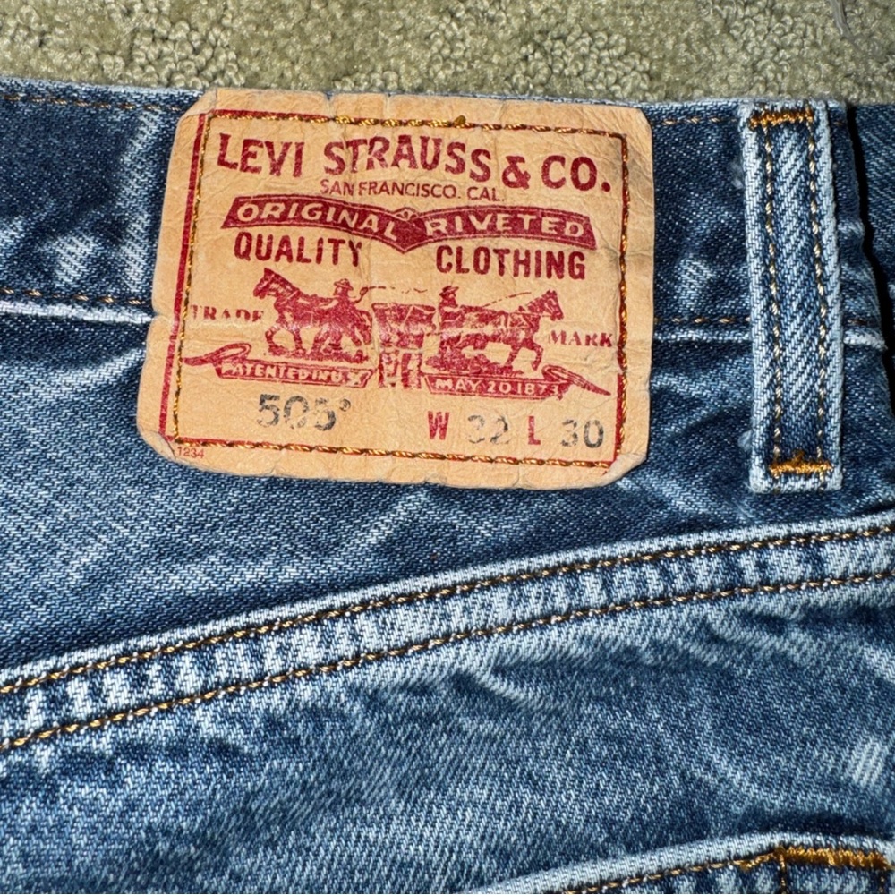 Levi's 505 Regular Fit Jeans 32x30 Distressed Jeans - Picture 3 of 4